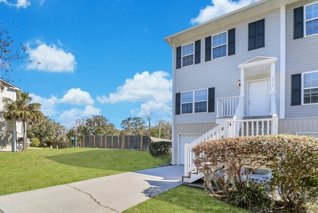 Building Photo - 324 Laurel Oak Ln