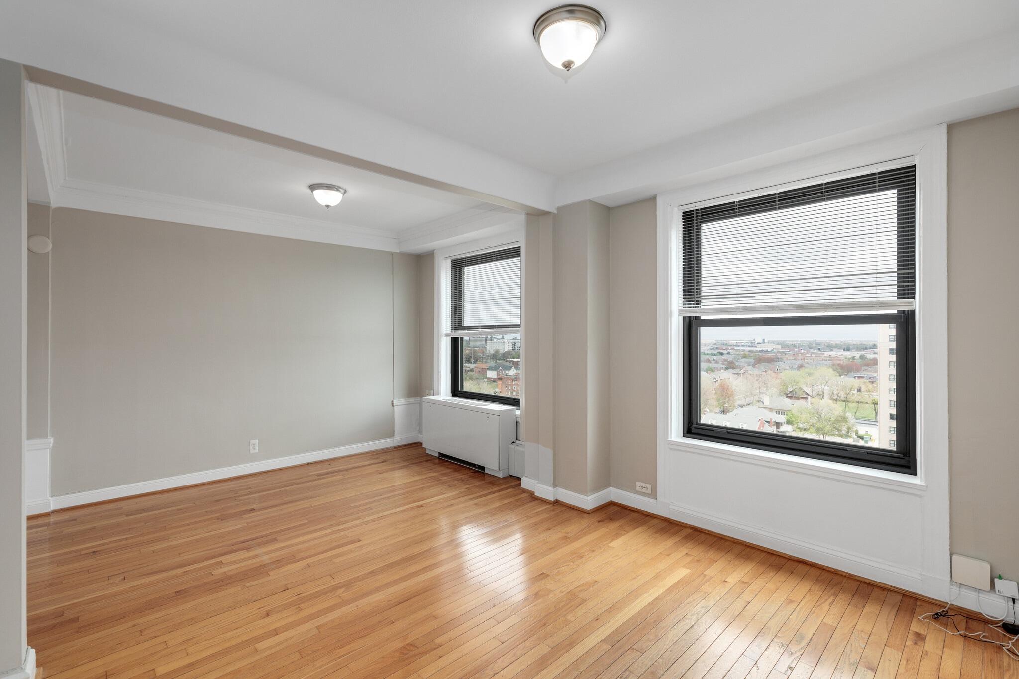 Building Photo - 15 E Kirby St