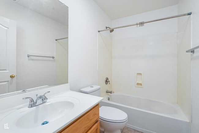 Building Photo - 12937 W Bloomfield Rd