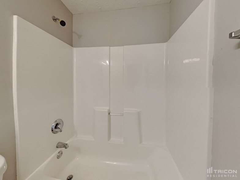 Building Photo - 262 Roberts Trail