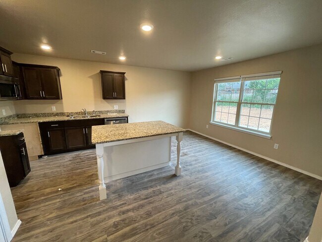 Building Photo - Sunset Ridge (B Lynch)