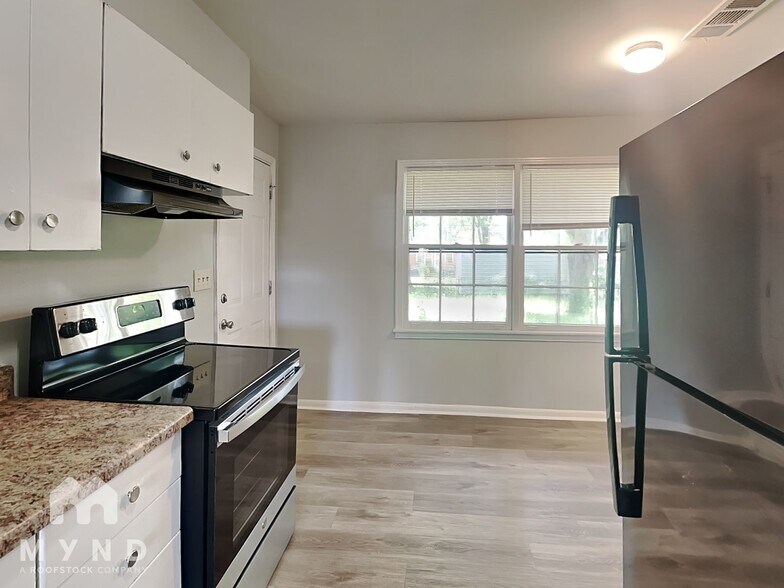 Building Photo - 921 Daniel Cir