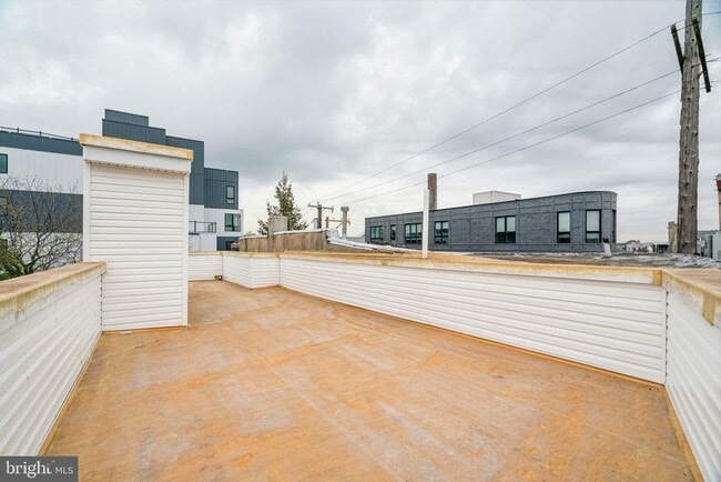 Building Photo - 2330 Frankford Ave