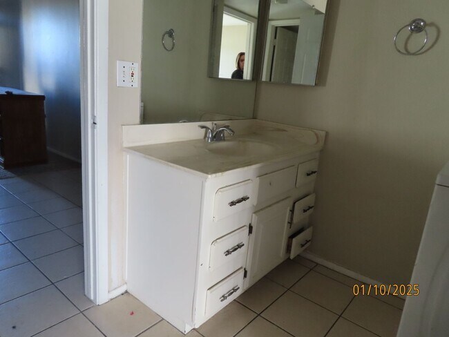 Building Photo - 1 bedroom 1-Bath Condo  Bldg. 6 Unit #333 Gated Community