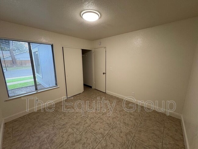 Building Photo - 1642 N Goddard St