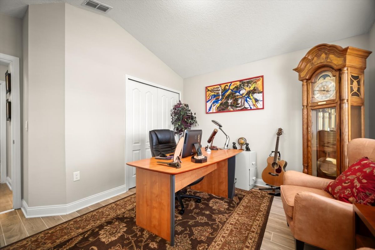 Building Photo - 2941 Oak Stream Dr