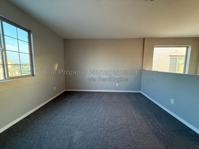 Building Photo - 5618 N 87th Dr