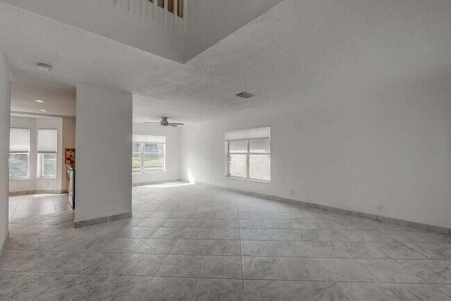 Building Photo - 10758 Lake Jasmine Dr