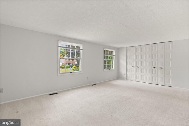 Building Photo - Gorgeous 4-Bedroom Colonial in Sought-Afte...