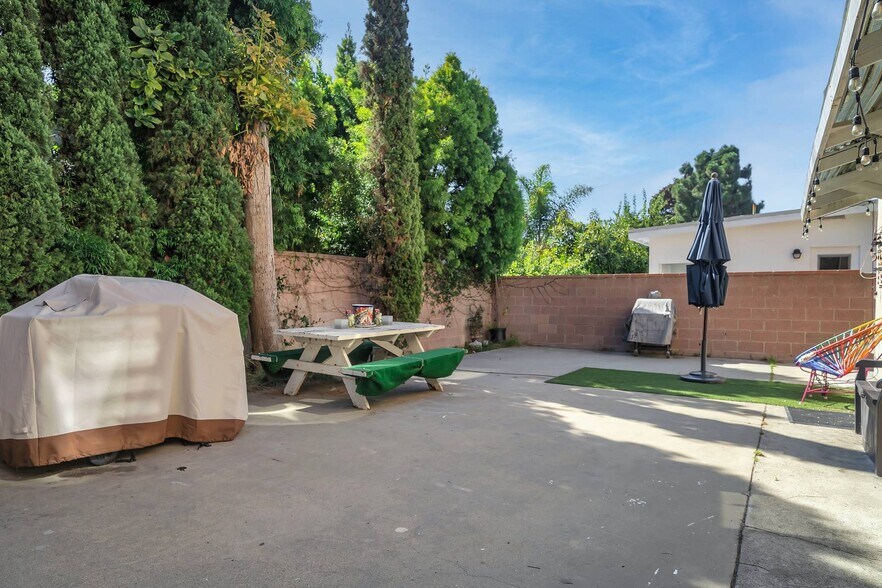 Building Photo - 1440 Manhattan Beach Blvd