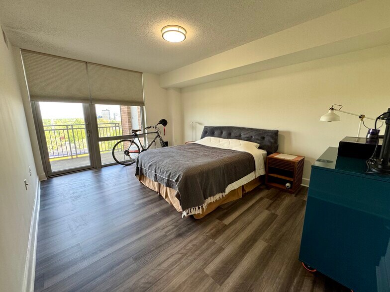 Building Photo - 11800 Sunset Hills Rd