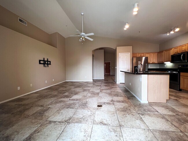 Building Photo - 4 BEDROOM WITH POOL