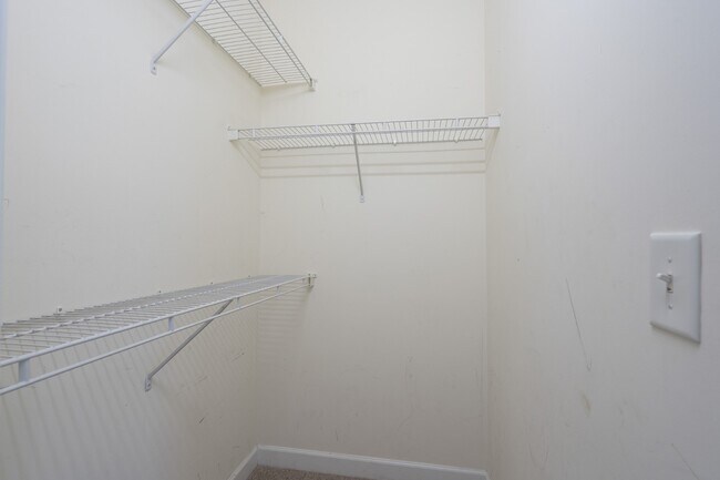 Building Photo - 15449 Goodwood St
