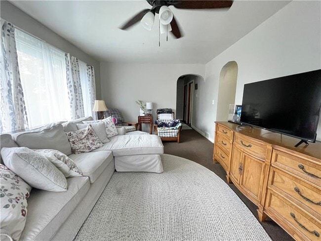 Building Photo - 454 Franklin St