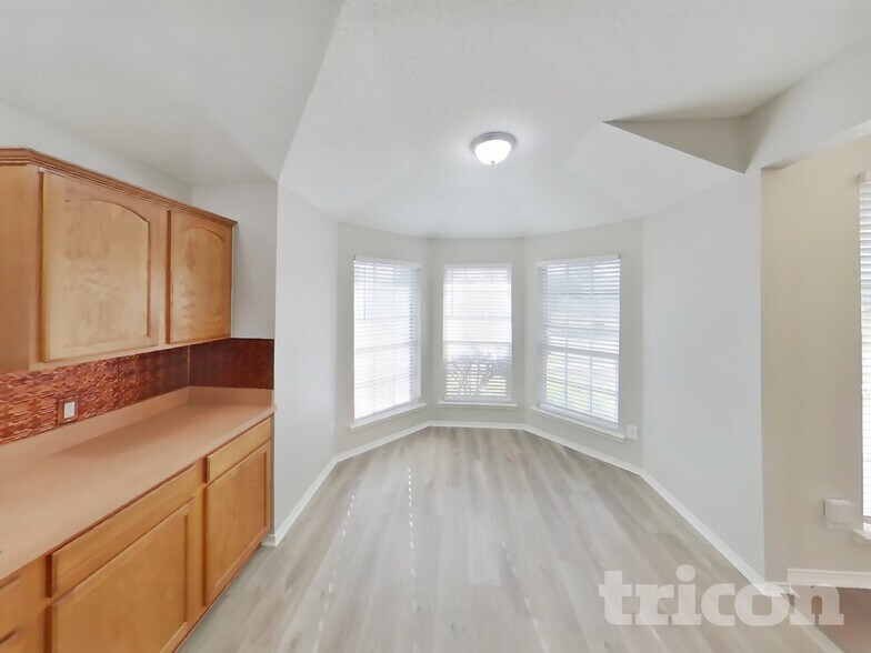 Building Photo - 7210 Compass Point Dr