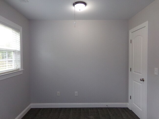 Building Photo - Beautiful Home in Indian Hills