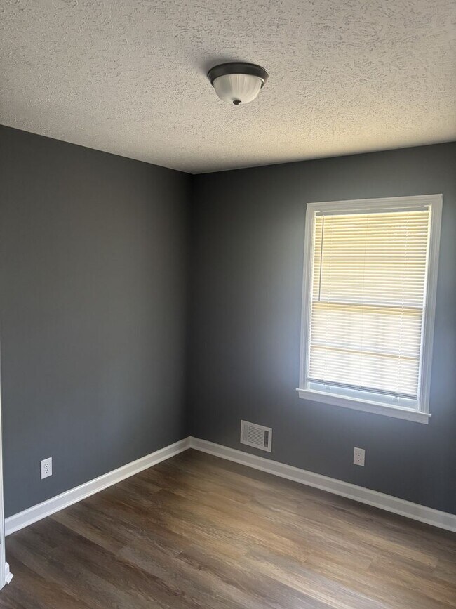 Building Photo - 116 Crestview Dr
