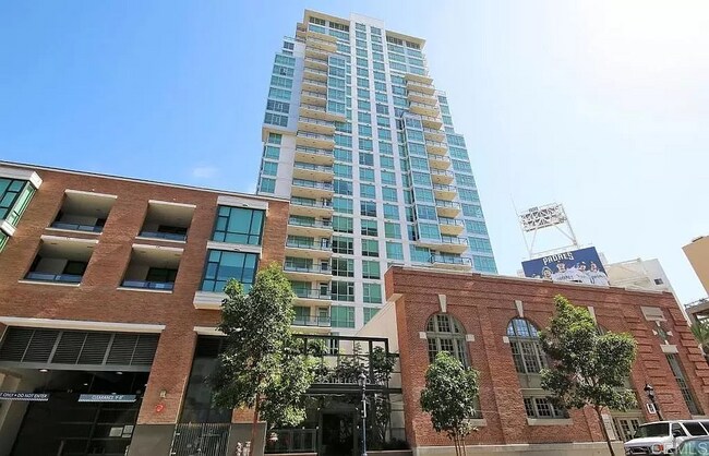 Primary Photo - 325 7th Ave