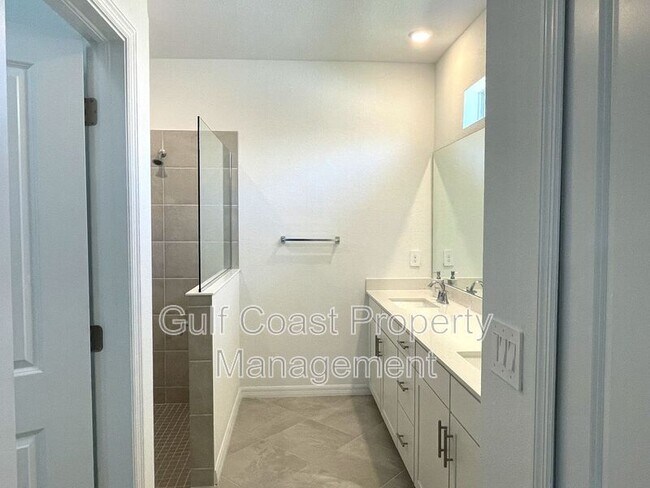 Building Photo - 11308 Pinot Dr