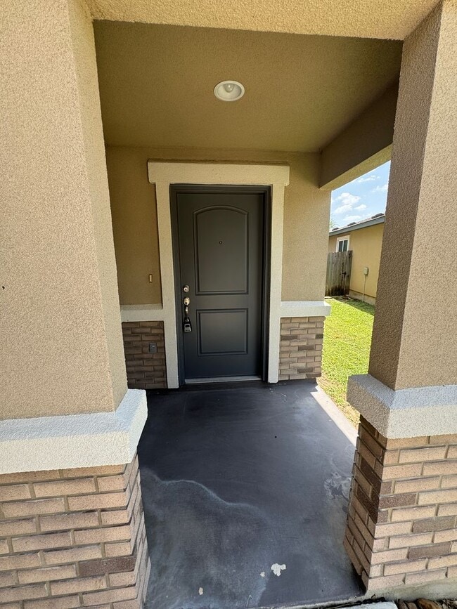 Building Photo - NEAR MEDICAL CENTER  |  GATED COMMUNITY   | 3 BEDROOMS  |  2.5 BATHS