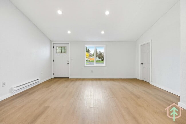 Building Photo - 2004 SE 143rd Ave