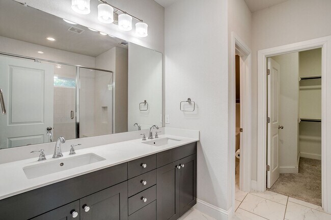 Building Photo - Short Term Rental- 4 Bed, 2 Bath Home Near TCU-  76109