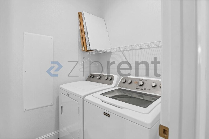 Building Photo - Unit