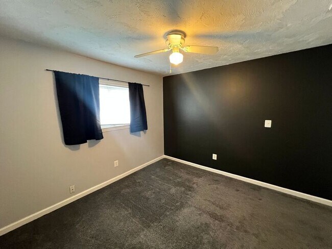 Building Photo - 9433 Sylvia St