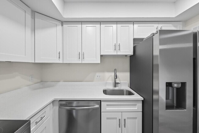 Building Photo - "Charming 2-Bedroom Townhouse Retreat with...
