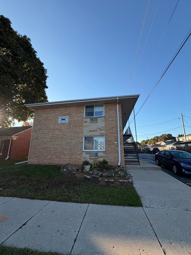 Building Photo - 8111 W Lincoln Ave