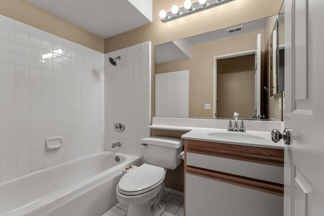 Building Photo - 1010 S Farralon Ln
