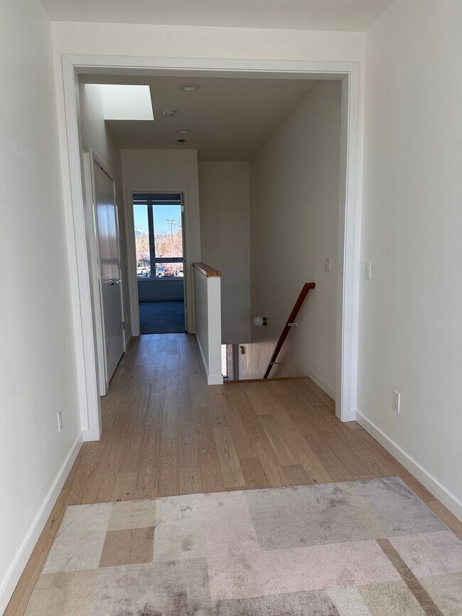 Building Photo - 3 Bedroom 3.5 Bath River Views - Walk to Old Mill