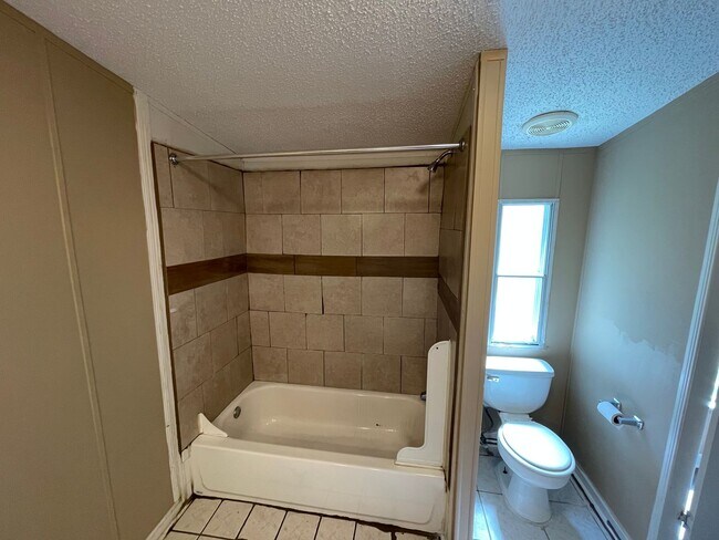 Building Photo - Nice three bedroom two bath modular home i...