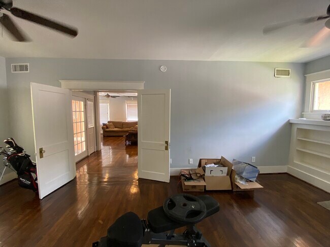 Building Photo - 520 Sul Ross St
