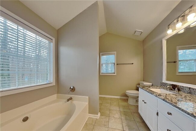 Building Photo - 3261 Chesterfield Ct