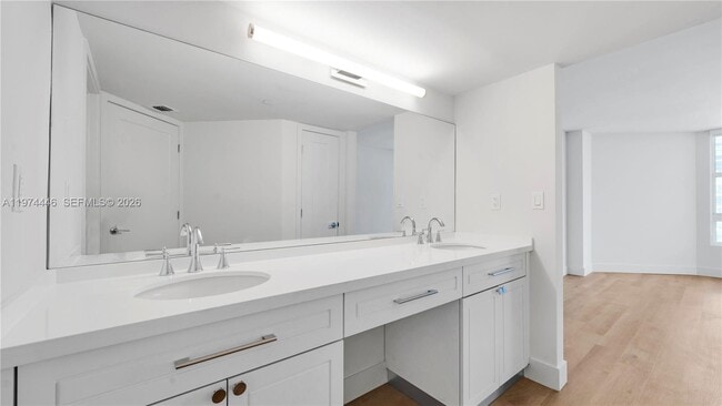 Building Photo - 555 NE 34th St