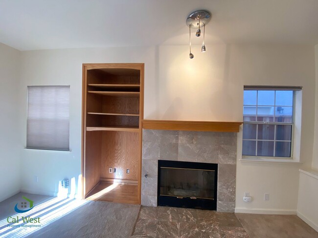 Building Photo - $6995-Amazing 4 Bed/3 Bath Home in Mtn. Vi...