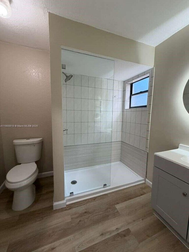 Building Photo - 219 SE 8th St