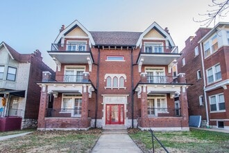 Building Photo - 2 Bedroom unit, recently rehabbed