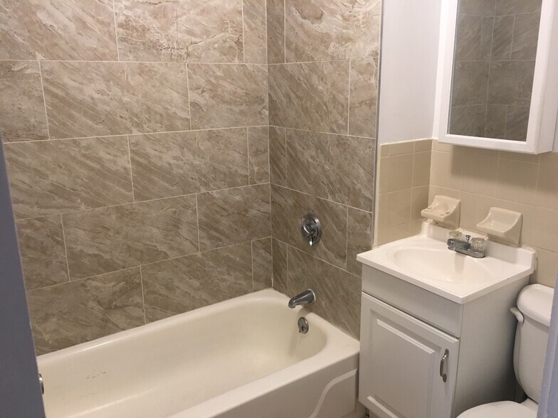 Building Photo - 283 W 3rd St