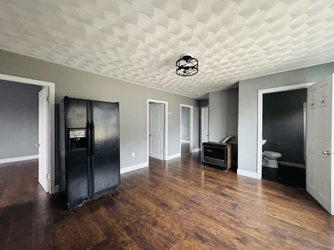 Building Photo - 166 Bradford Ave