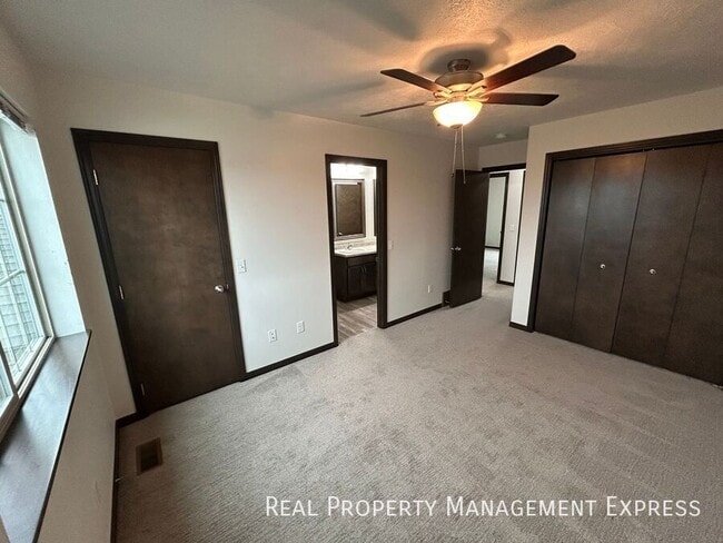 Building Photo - 3 Bed 1.5 Bath in West Sioux Falls
