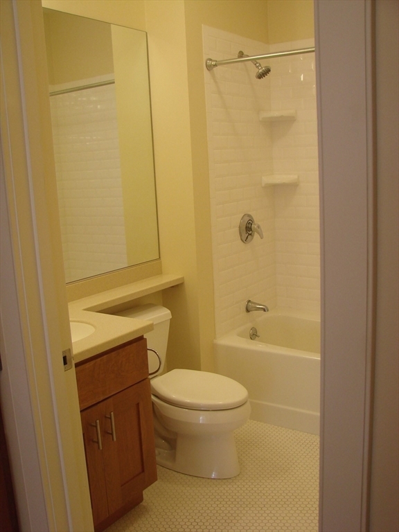 Building Photo - 404 Marlborough St