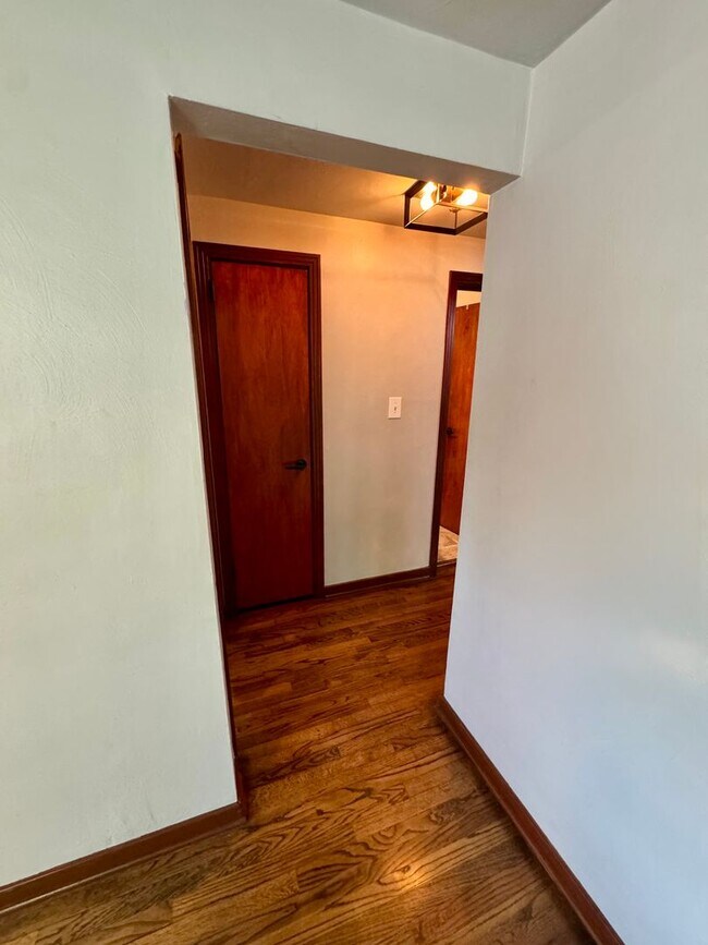 Building Photo - Charming 2-Bed 1-Bath Home in Avalon!