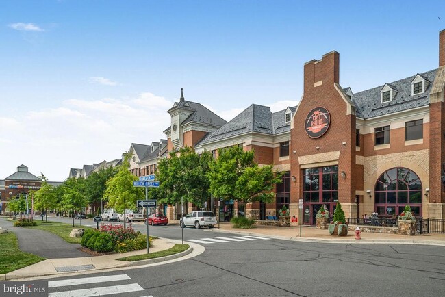 Building Photo - 22664 Amberjack Square