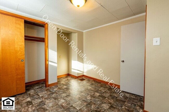 Building Photo - 811 Goshen Ave