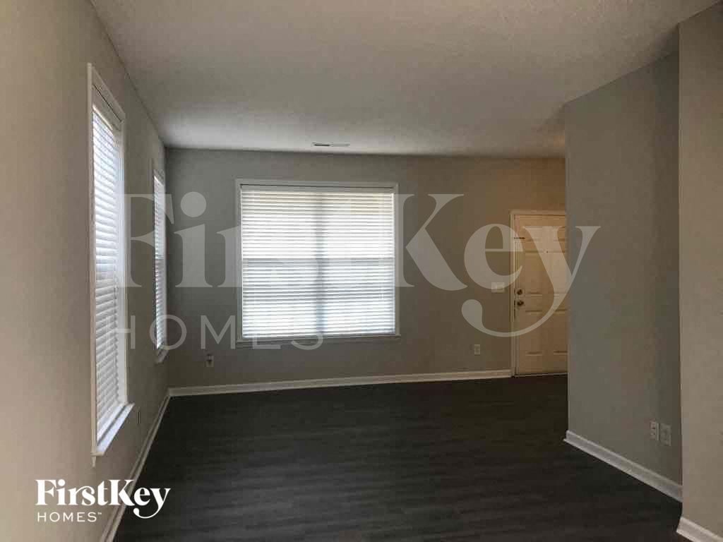 Building Photo - 2900 Hickman Ln