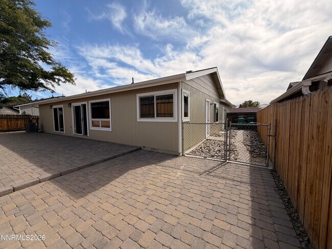 Building Photo - 1076 Palmwood Dr