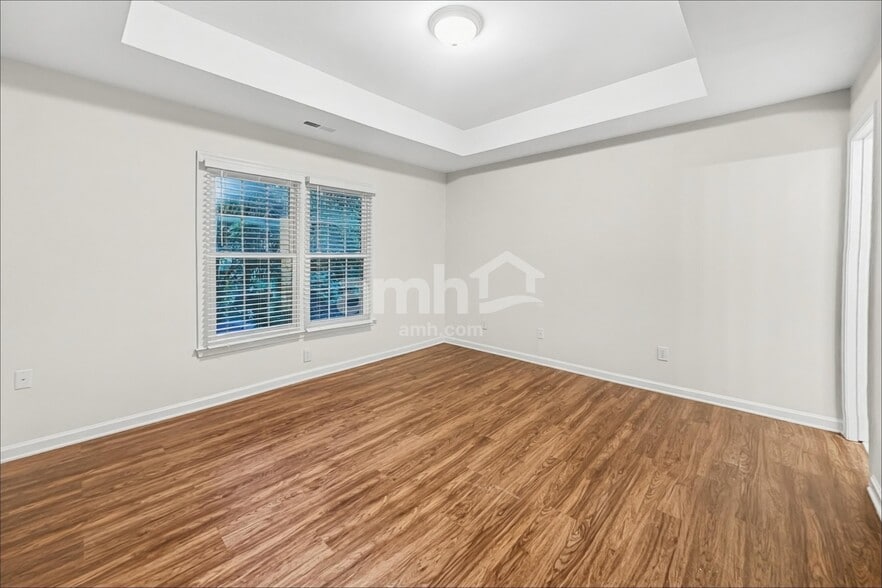 Building Photo - 4601 Heritage Woods Dr