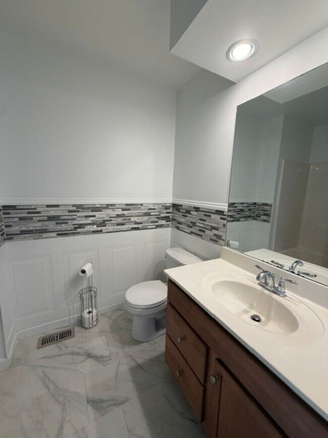 Building Photo - 4 Southbrook Dr